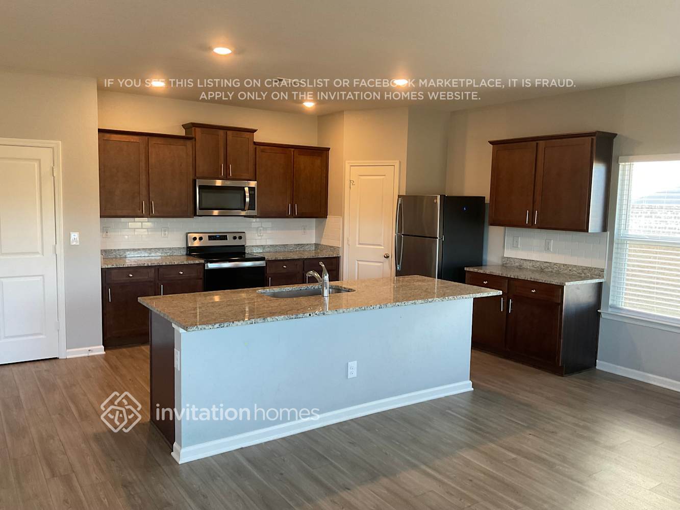 Building Photo - 649 Gleaner Wy