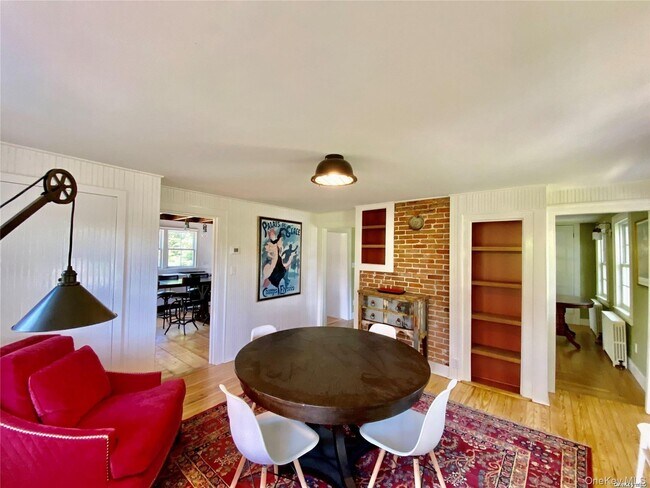 Building Photo - 1685 Peconic Ln