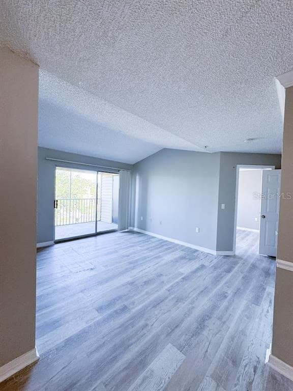 Building Photo - 1919 Summer Club Dr