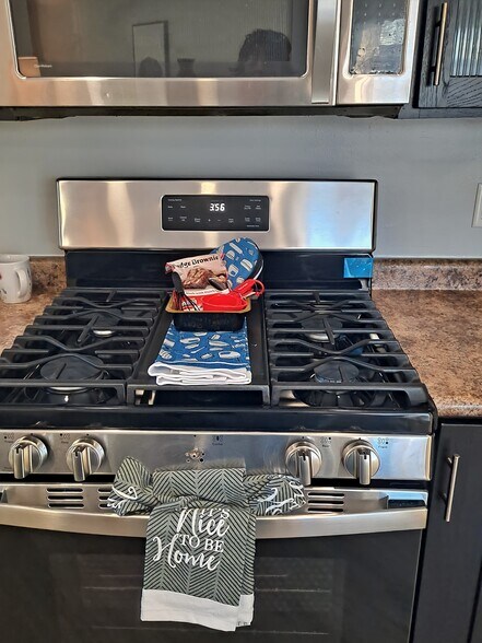 Building Photo - 85 Deerwood Park