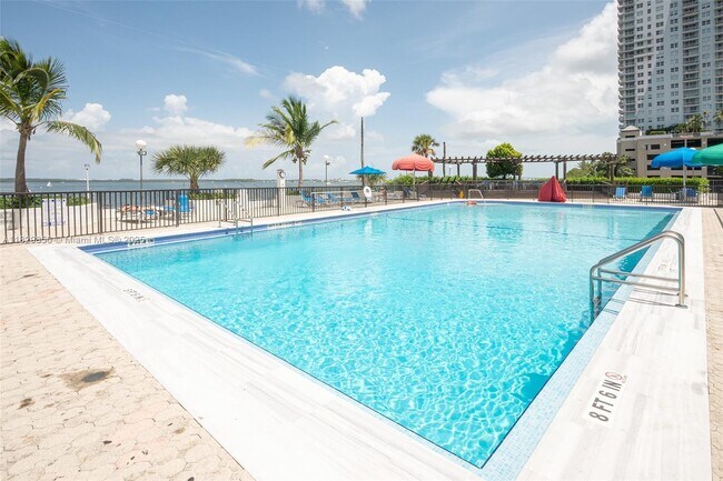 Building Photo - 801 Brickell Bay Dr