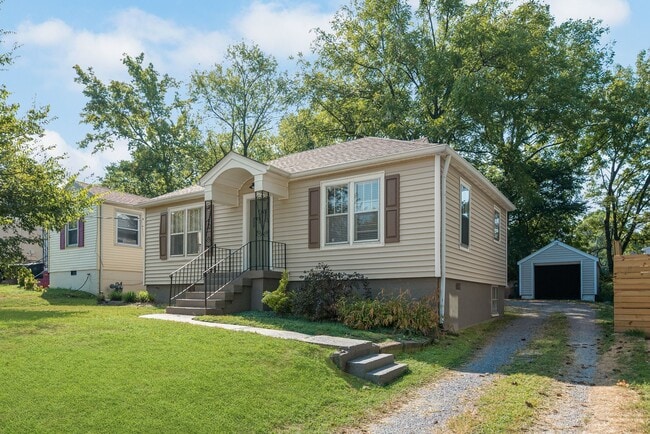Building Photo - 1002 Broadmoor Dr