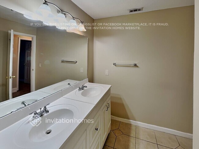 Building Photo - 8507 Sunny Hollow Ct