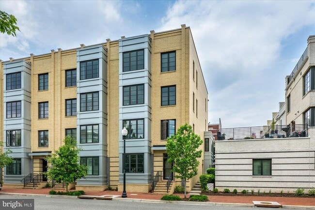 Building Photo - 1316 Main Line Blvd
