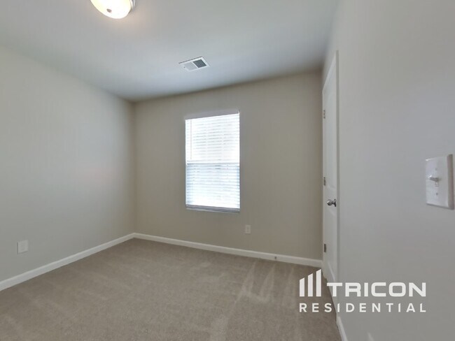 Building Photo - 405 Robin Hill Ln