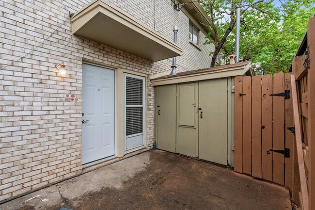 Building Photo - 5802 Belmoor Dr