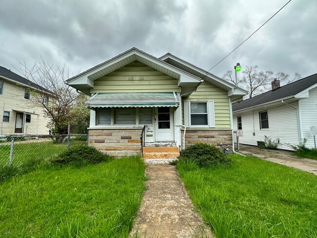 Primary Photo - COMING SOON Two Bedroom Two Bathroom Avail...