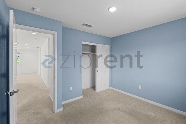 Building Photo - 136 Willowrun Wy