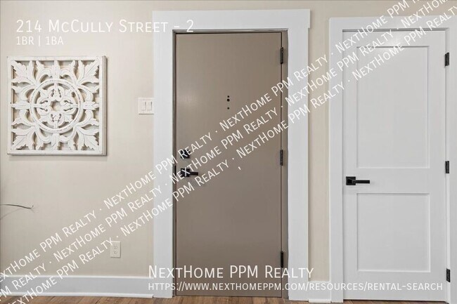 Building Photo - 214 McCully St