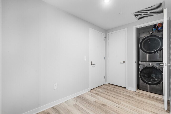 Building Photo - 1100 S Miami Ave