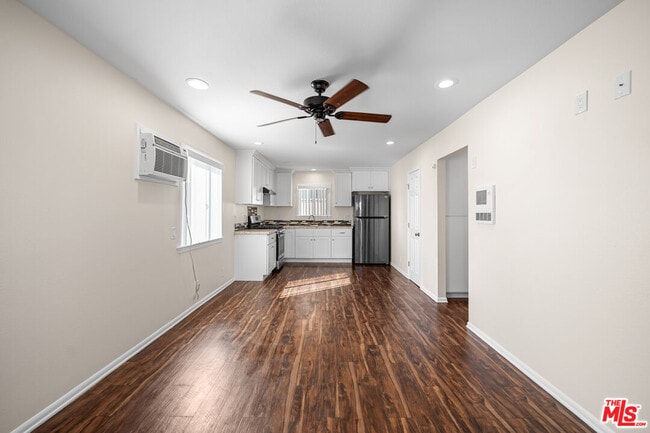 Building Photo - 432 N Harvard Blvd