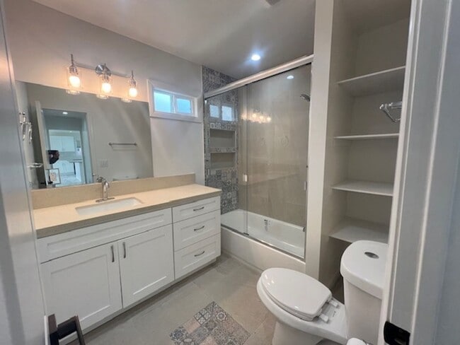 Building Photo - Beautifully renovated 3 bed 2 bath house