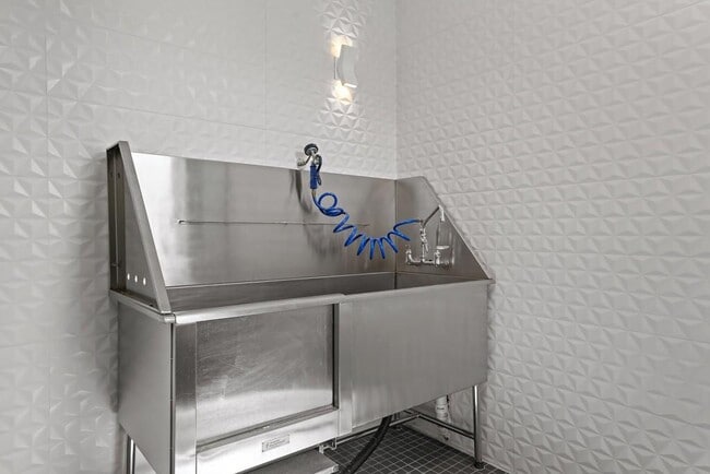 Building Photo - 775 Juniper St NE