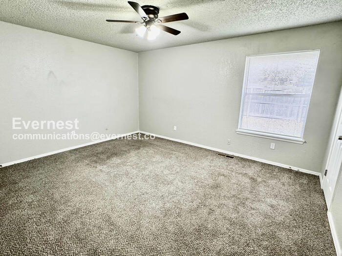 Building Photo - 8213 E 65th St