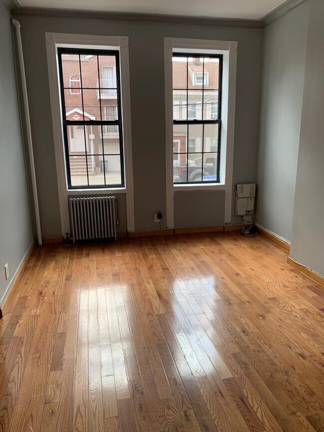 Building Photo - 8 Saint Pauls Ave