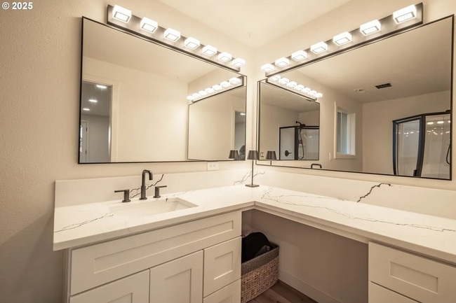 Building Photo - 3bedroom 2bath House