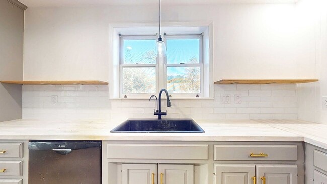 Building Photo - 1002 N Madison St