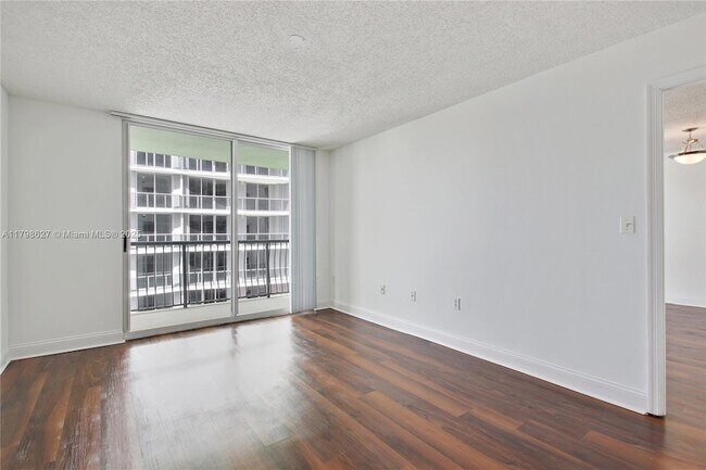 Building Photo - 1756 N Bayshore Dr