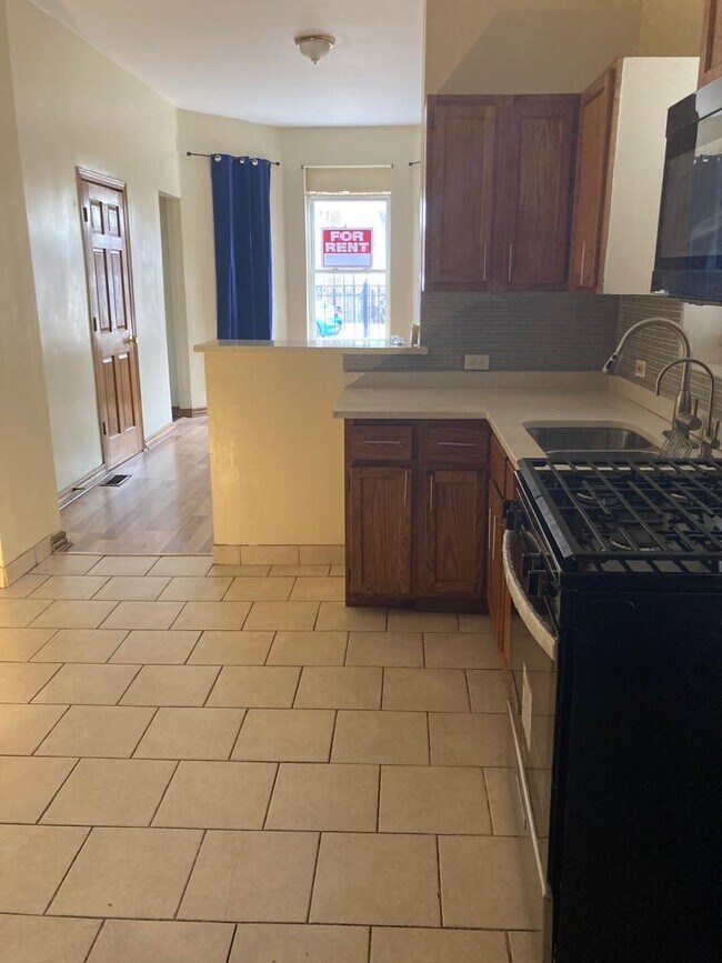 Kitchen + Living Room - 2217 W 23rd Pl