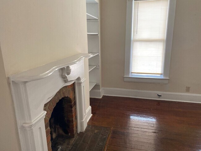 Building Photo - Off Street Parking on Park Ave-Available A...