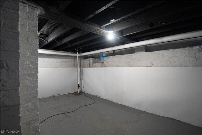 Building Photo - 7003 Brecksville Rd