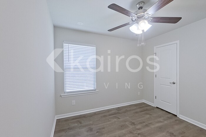 Building Photo - 405 Mango Dr