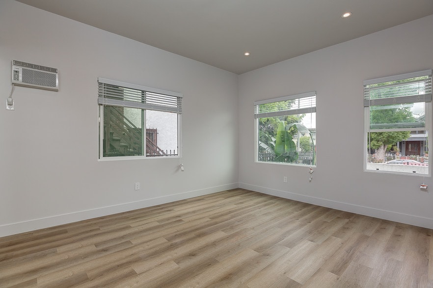 Building Photo - 1334 S Westlake Ave