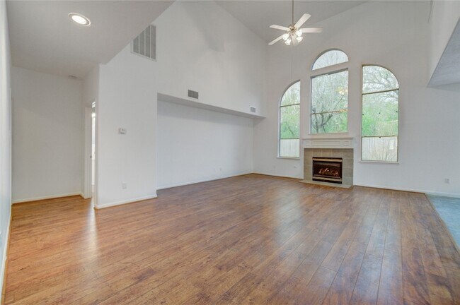 Building Photo - 16464 Beewood Glen Dr