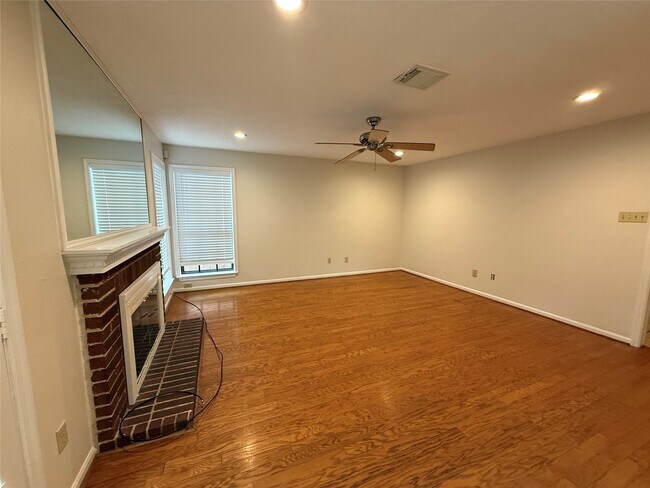 Building Photo - 6810 Redwood Falls Dr