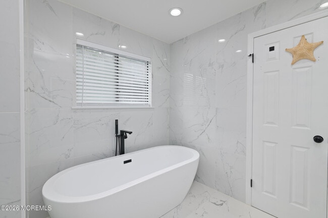 Building Photo - 70 Overlook Dr