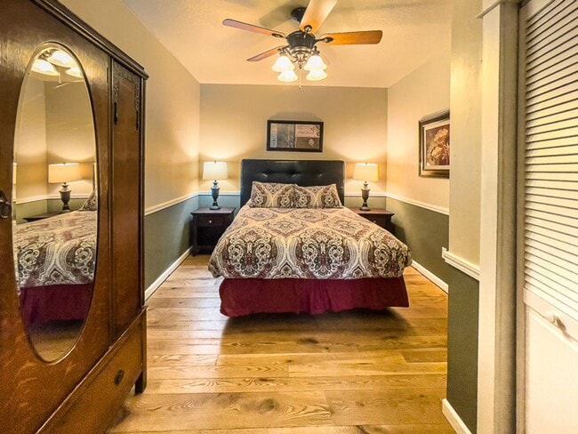 Building Photo - Jackson Creek Suite: Fully furnished charm...
