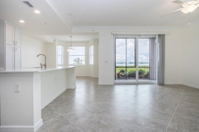 Building Photo - Riverfront Condo - 2 bed - 2 bath for rent