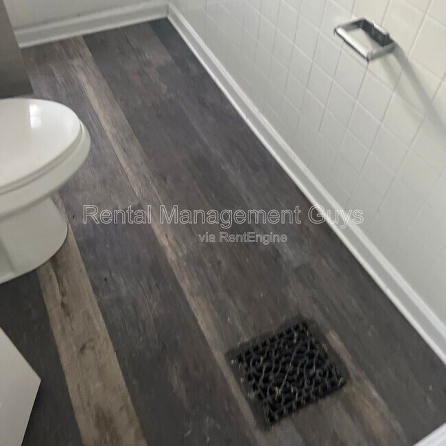 Building Photo - 2110 Fremont Ave N