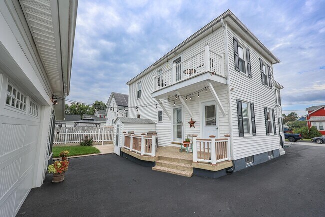 Building Photo - 32 Chapleau Ave