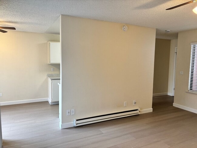 Building Photo - NEWLY REMODELED CONDO - 1 BED/1 BATH UPSTA...
