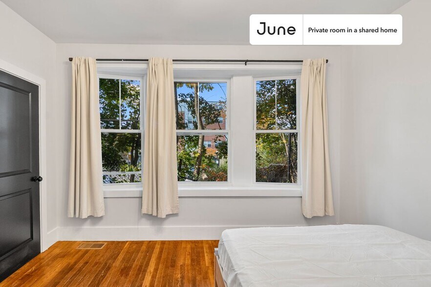 Building Photo - Room in Shared 5 bed/2 bath home in Roxbury