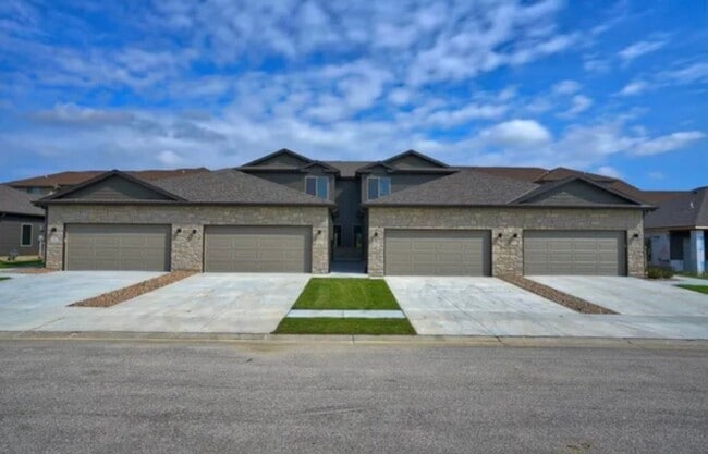 Building Photo - Brand New 2-story 3 bedroom/2.5 bath townhome