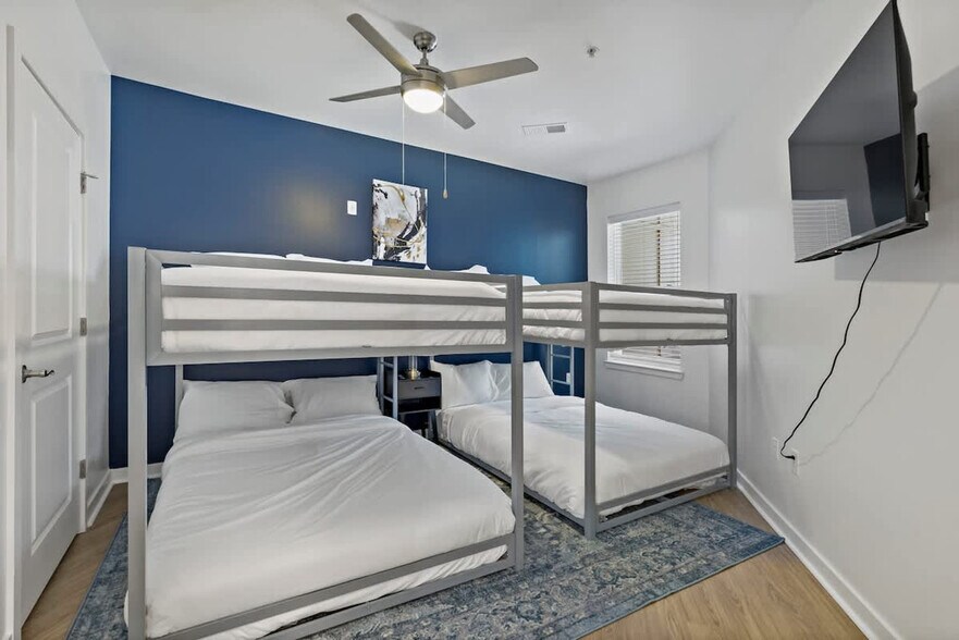 Building Photo - 205 S Kings Dr