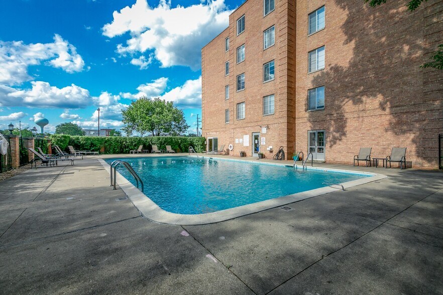 Building Photo - 1445 Shermer Rd
