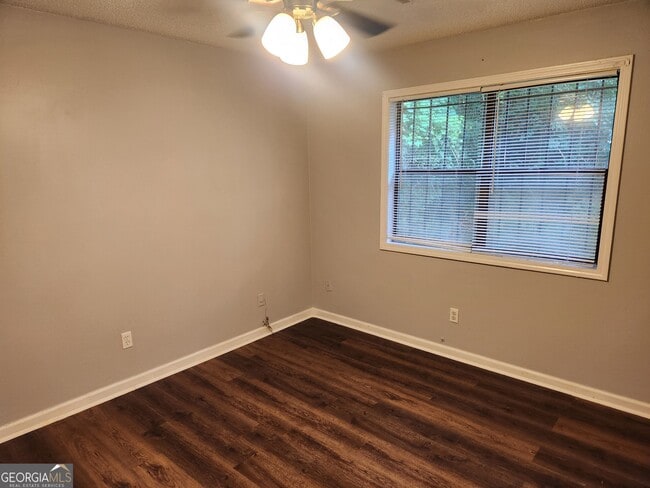 Building Photo - 4002 Hawthorne Cir
