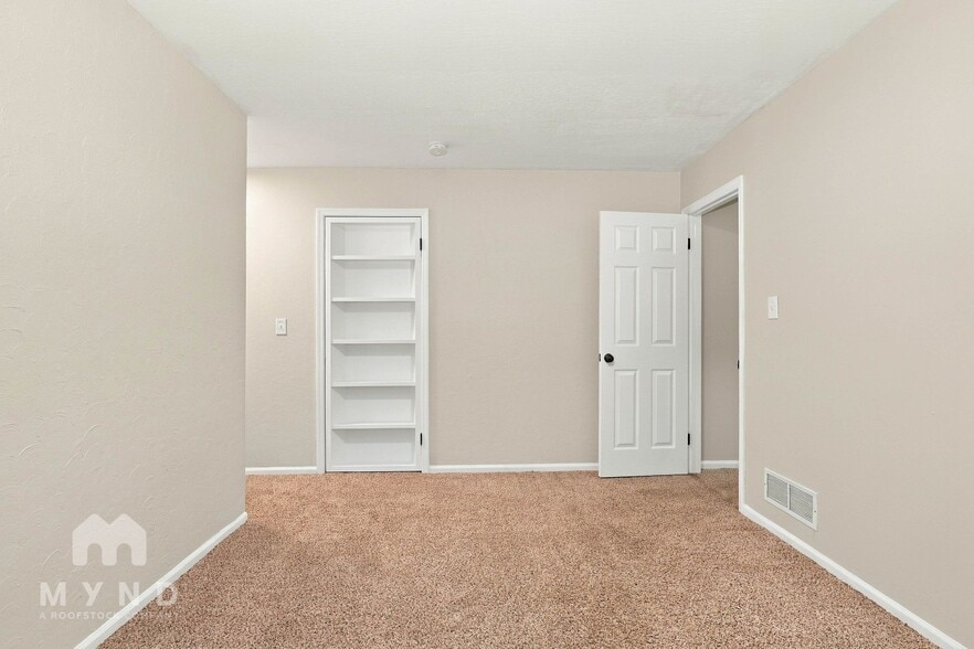Building Photo - 2208 Surreygate Dr