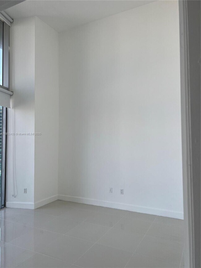 Building Photo - 465 Brickell Ave