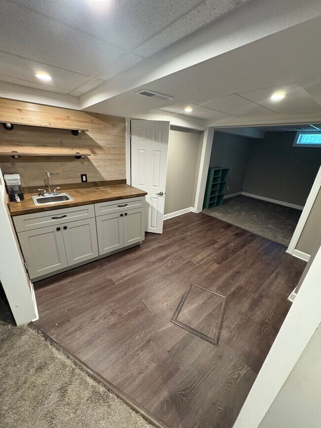 Building Photo - 3 bedroom 1 bathroom house for rent