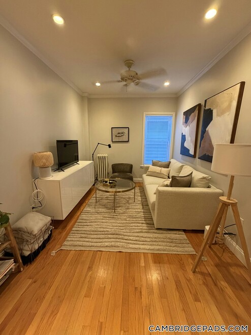 Building Photo - 1576 Cambridge St