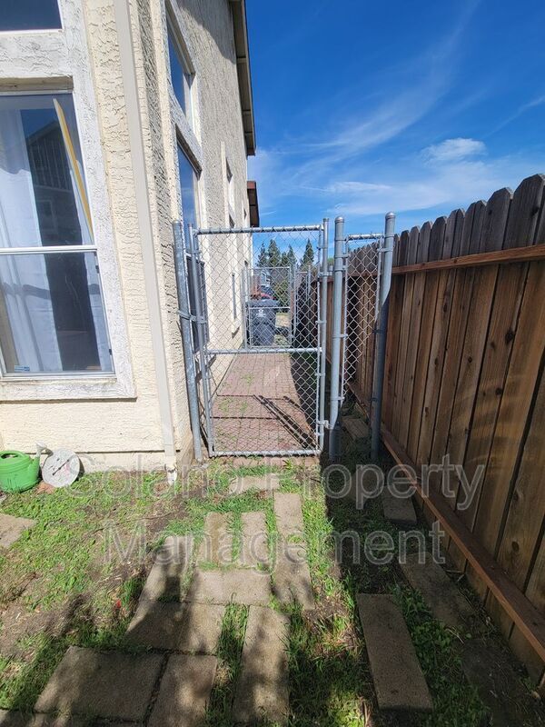 Building Photo - 358 Flagstone Cir