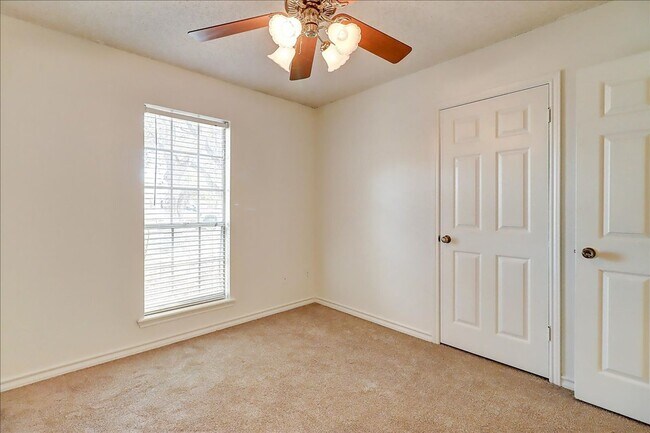 Building Photo - 6405 Clairfield St