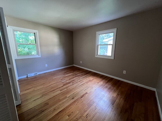 Building Photo - 3010-3012 Okemos Dr SE