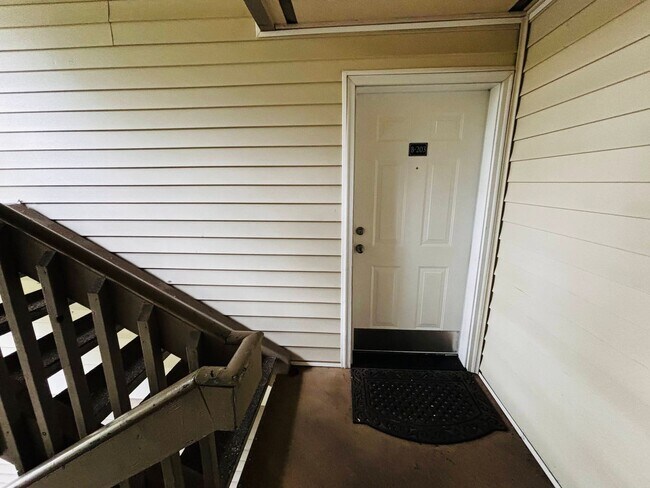 Building Photo - Warm & Cozy 2 Bedroom Condo for Rent in Everett