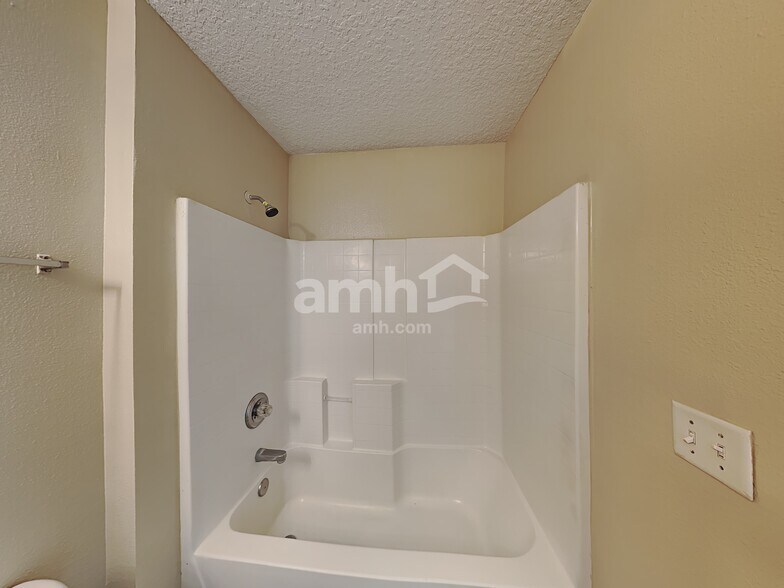 Building Photo - 6398 Rising Sun Dr