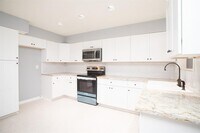 Building Photo - 5821 W Sunforest Dr